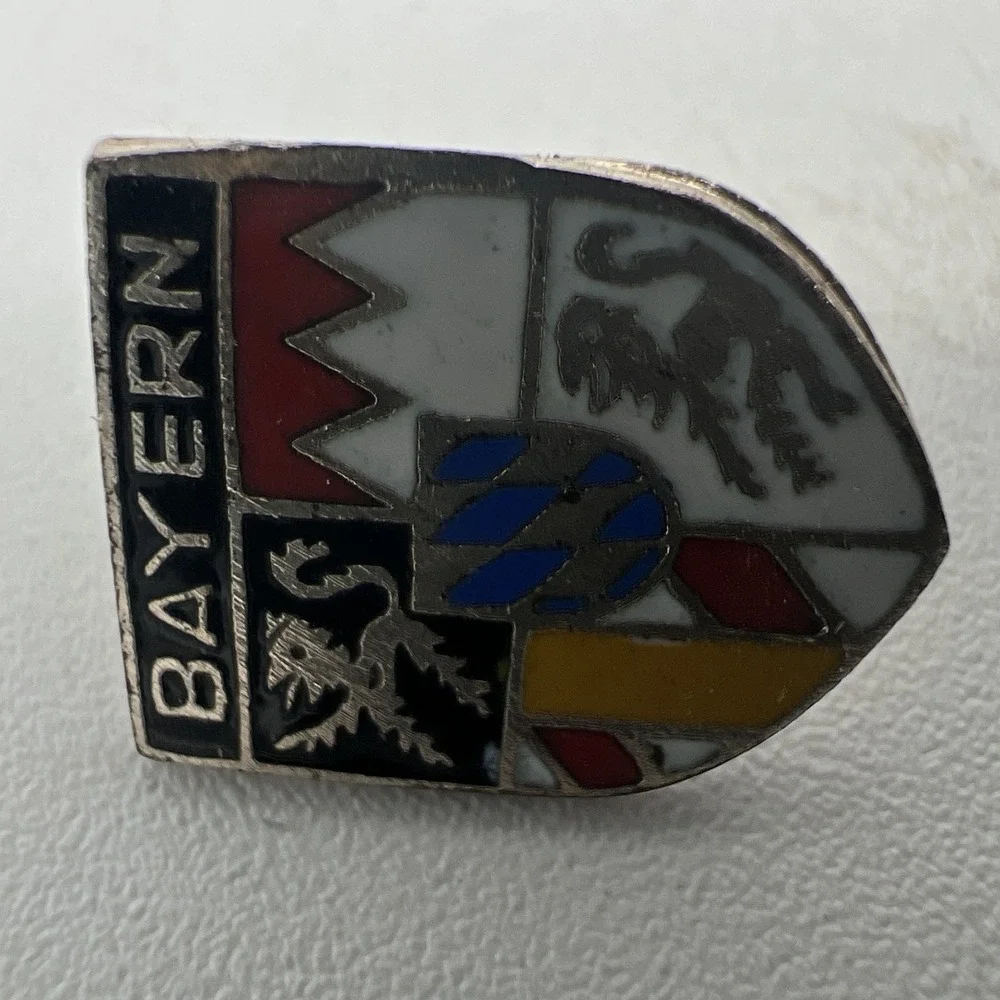 Vintage Bayern Bavaria Coat of Arms Hat Lapel Pin Pinback Germany Oktoberfest